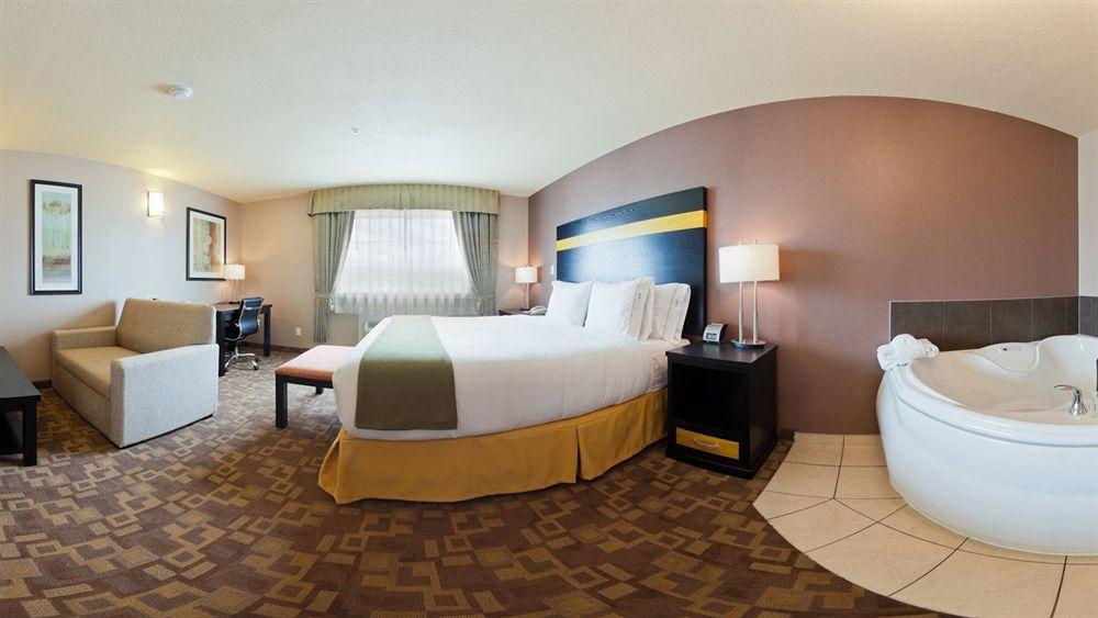 Holiday Inn Express And Suites Dawson Creek, An Ihg Hotel Ngoại thất bức ảnh